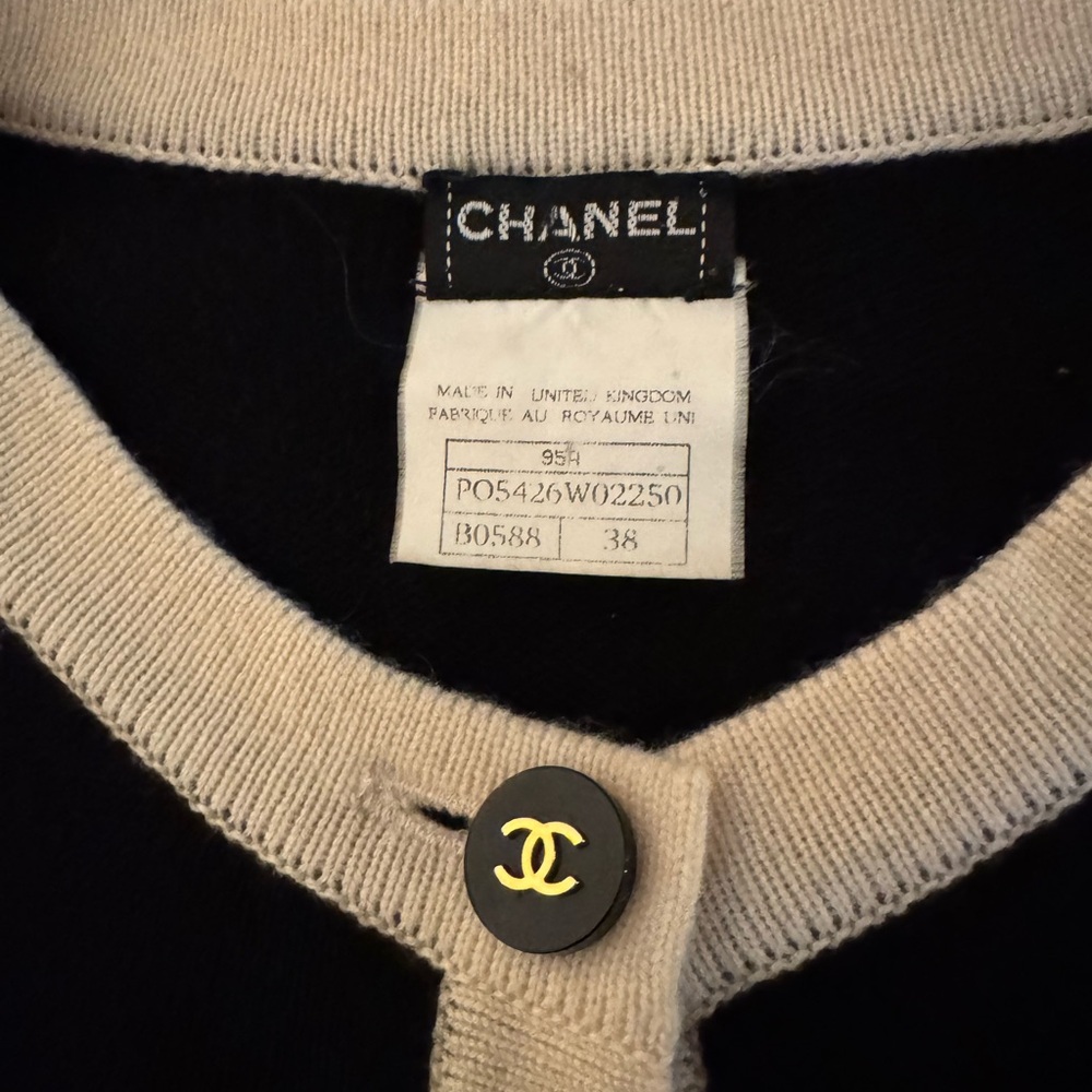 CHANEL Black and Cream Knit Sweater - Picture 3 of 3